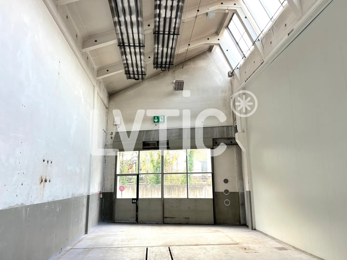 Workshop, 265 m2 storage space for rent in Penthalaz - Photo 5 of 7