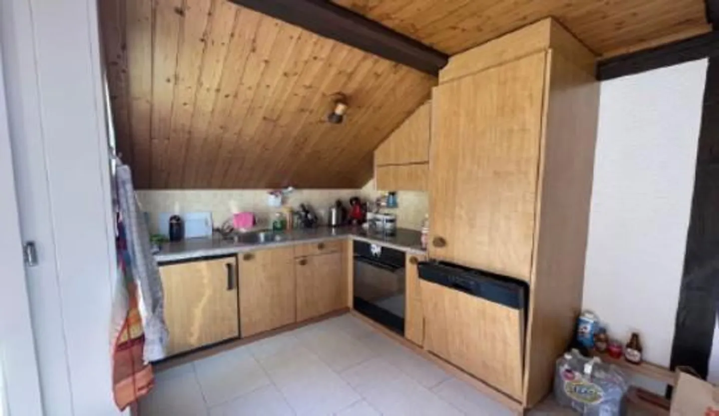 Appartamento attico luminoso con balcone - Foto 2 di 8