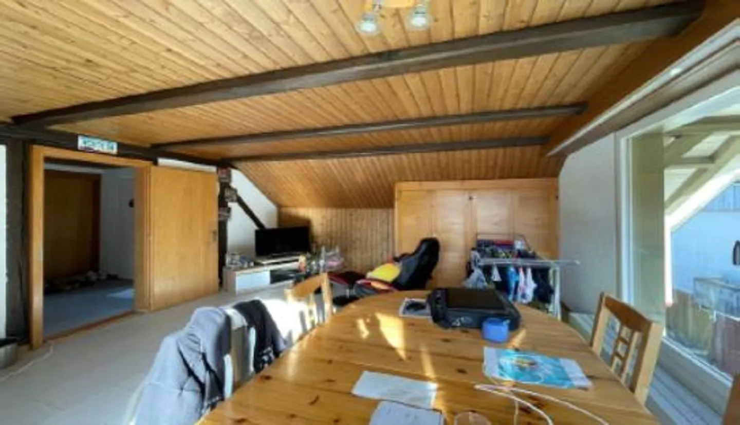 Appartamento attico luminoso con balcone - Foto 4 di 8