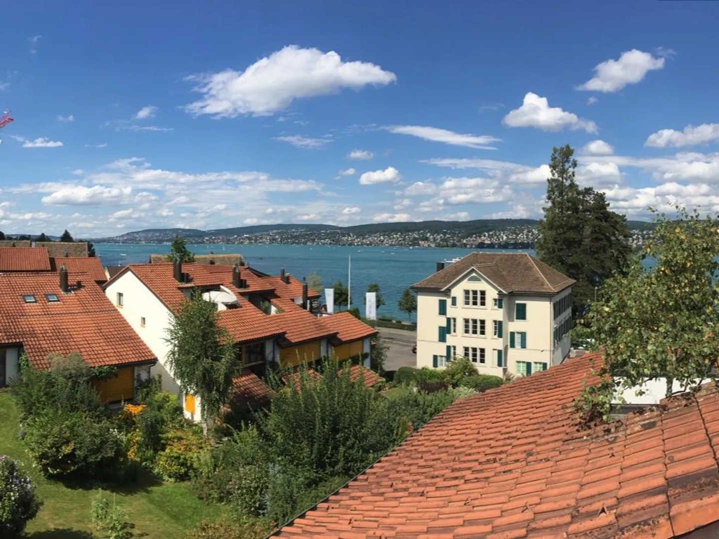 EXPÉRIENCE DE VIE INHABITUELLE DANS UN DÉVELOPPEMENT UNIQUE AVEC ACCÈS AU LAC - Photo 2 sur 27