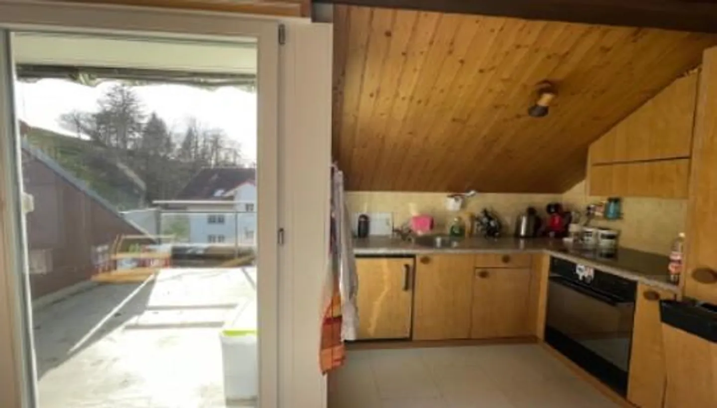 Appartamento attico luminoso con balcone - Foto 7 di 8