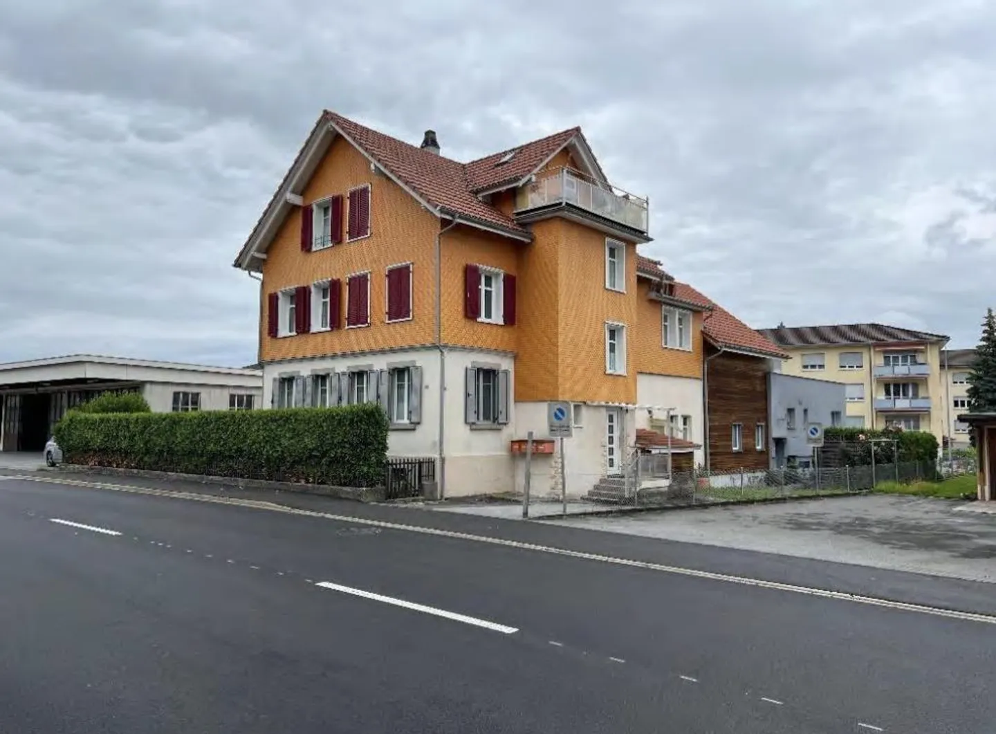 Maison multifamiliale avec 5 unités - Photo 1 sur 6