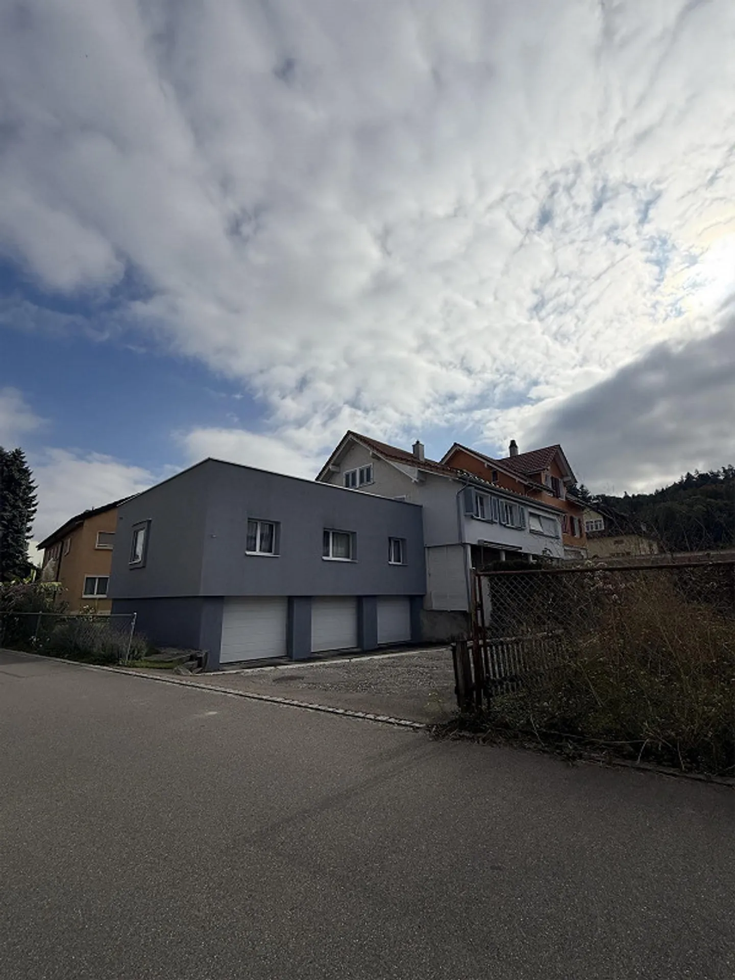 Maison multifamiliale avec 5 unités - Photo 2 sur 6