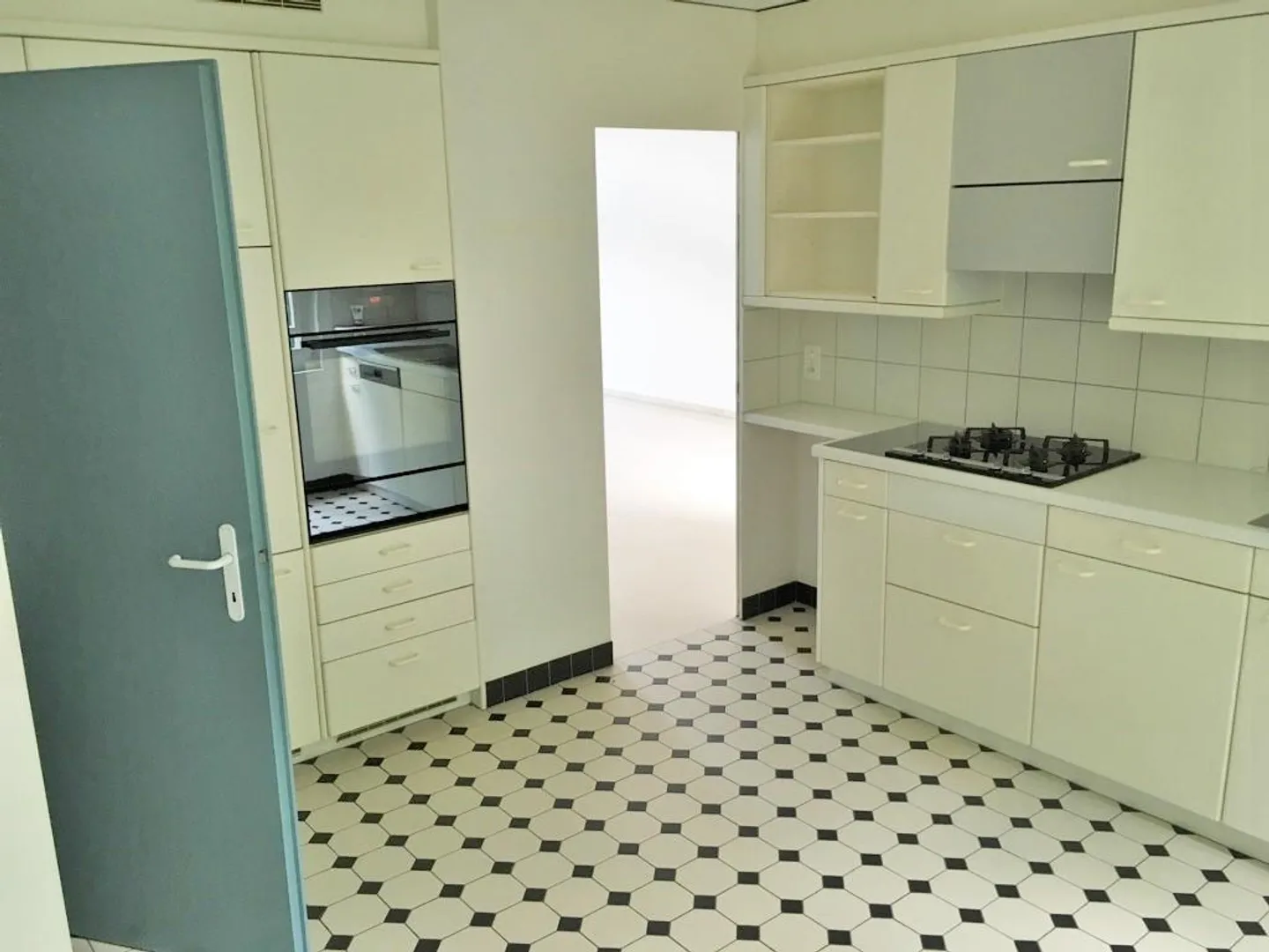 EXPÉRIENCE DE VIE INHABITUELLE DANS UN DÉVELOPPEMENT UNIQUE AVEC ACCÈS AU LAC - Photo 13 sur 27