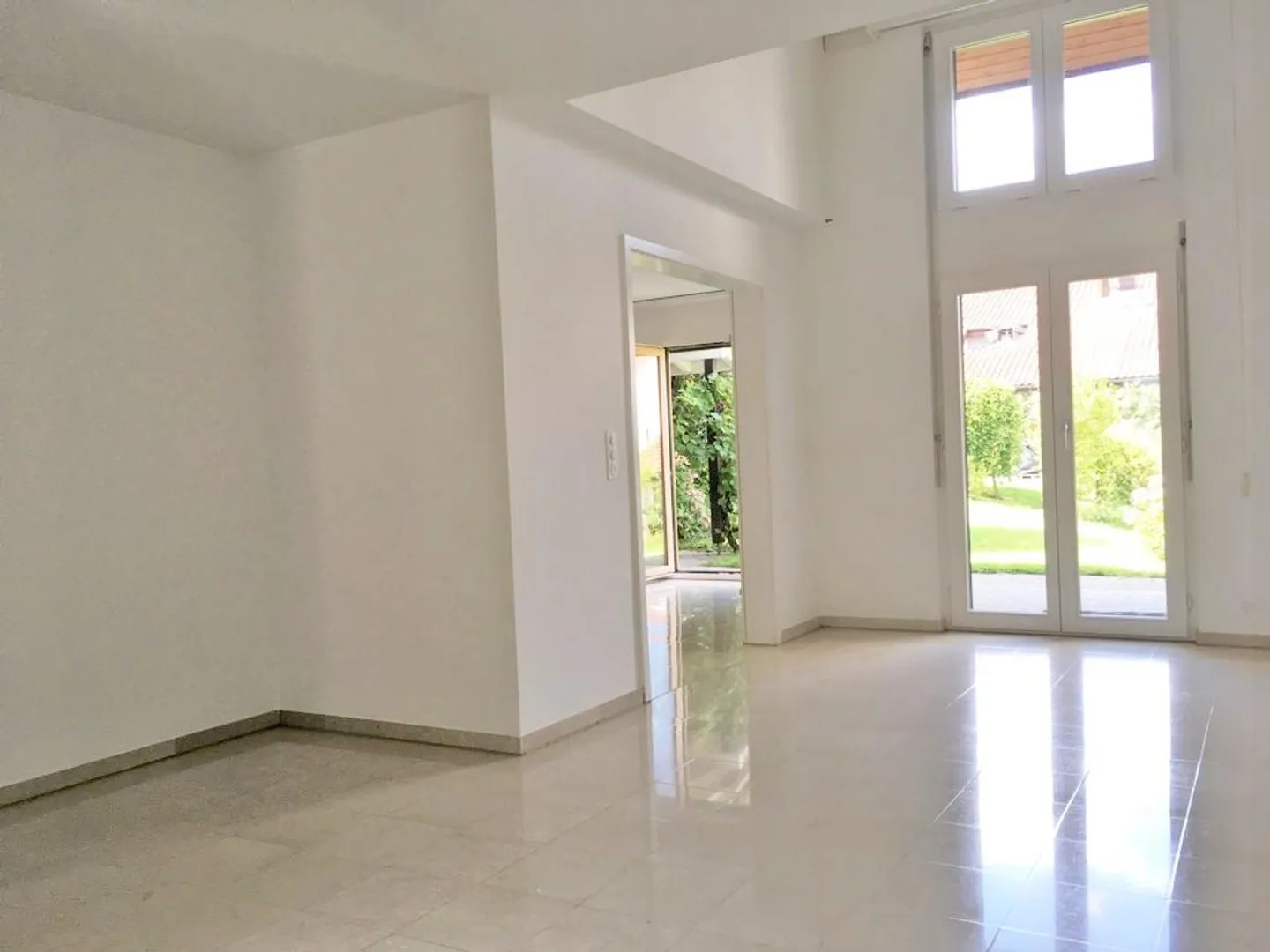 EXPÉRIENCE DE VIE INHABITUELLE DANS UN DÉVELOPPEMENT UNIQUE AVEC ACCÈS AU LAC - Photo 15 sur 27