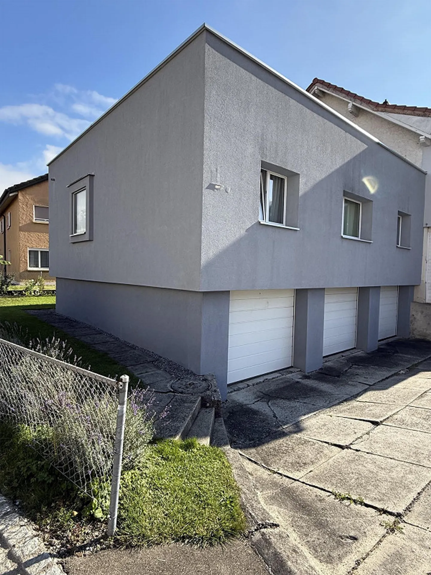 Maison multifamiliale avec 5 unités - Photo 3 sur 6