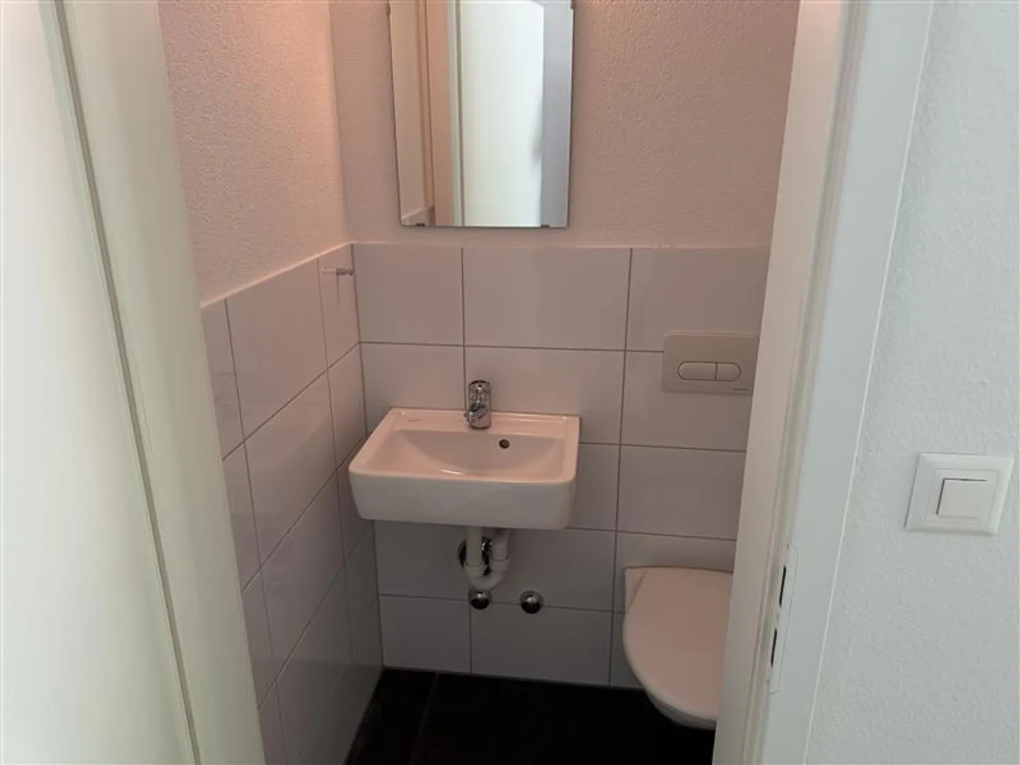 Charming Apartment in Quiet Area - Photo 6 of 7