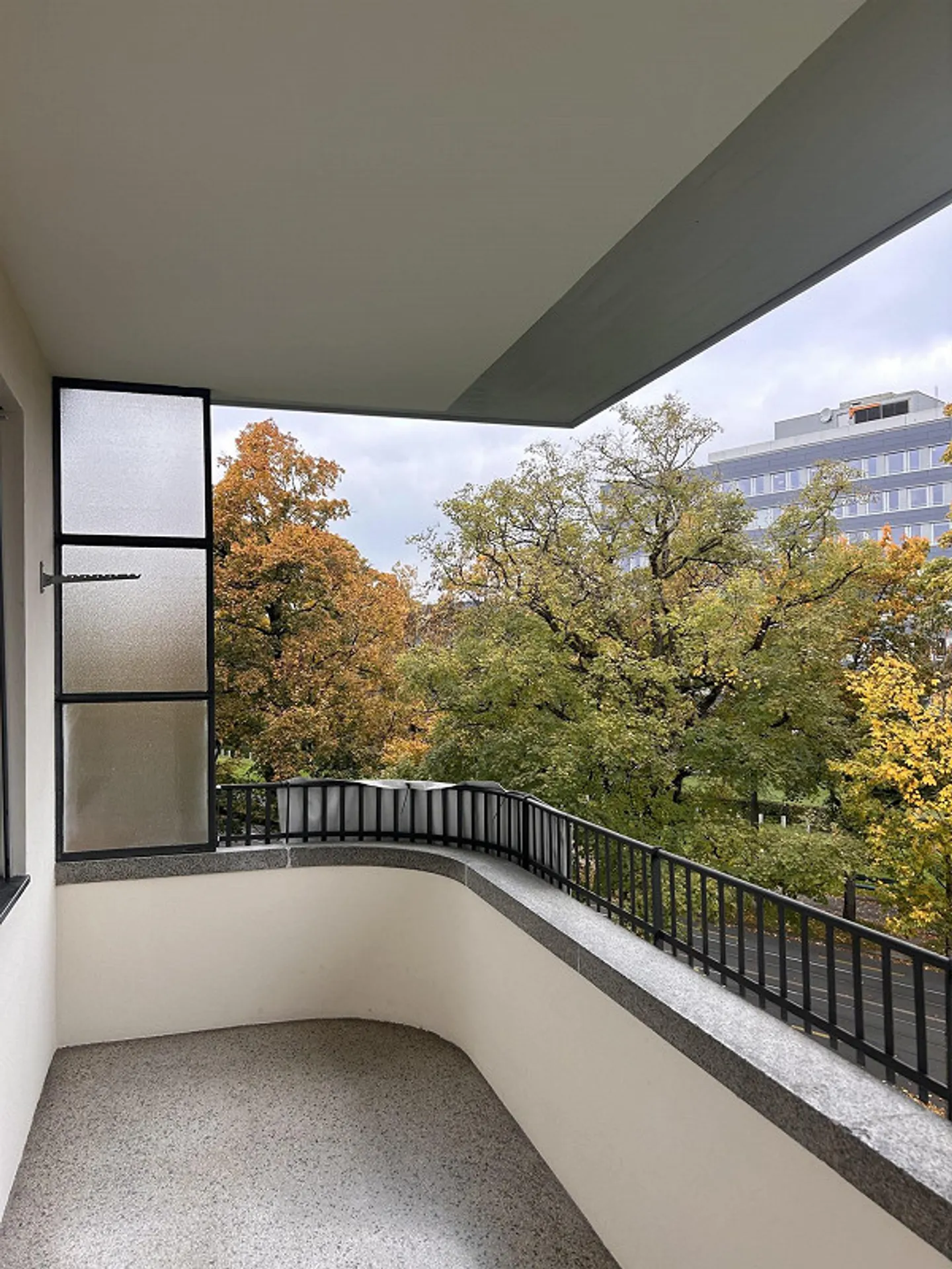 Appartement 3 pièces rénové dans le quartier Elfenau pour première location - Photo 2 sur 20
