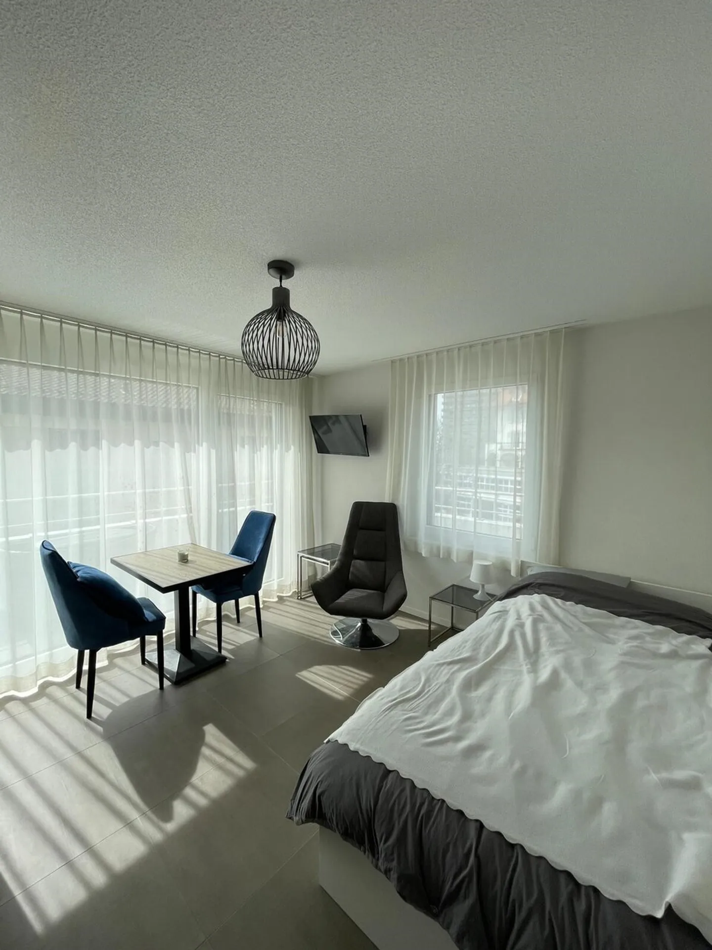 Möbliertes Studio im Erdgeschoss - Ch. des Diablerets 2 - 1012 Lausanne - Foto 2 von 5