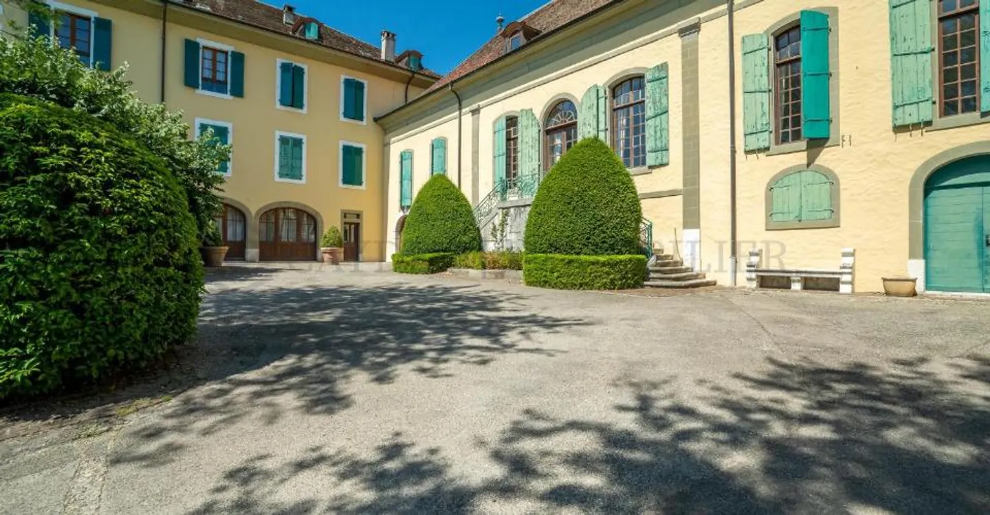 Schöne 7-Zimmer-Wohnung in einer charmanten Residenz - Foto 2 von 11