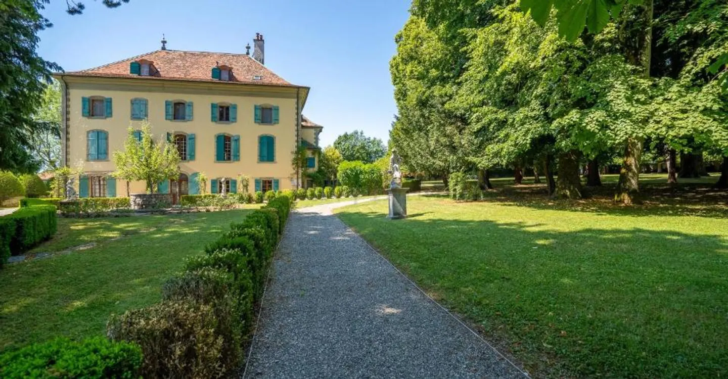 Schöne 7-Zimmer-Wohnung in einer charmanten Residenz - Foto 3 von 11