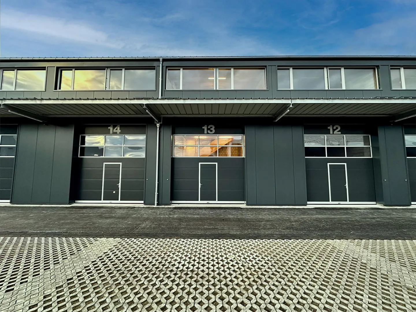 Propriété commerciale moderne à Röthenbach b. Herzogenbuchsee - Photo 3 sur 14