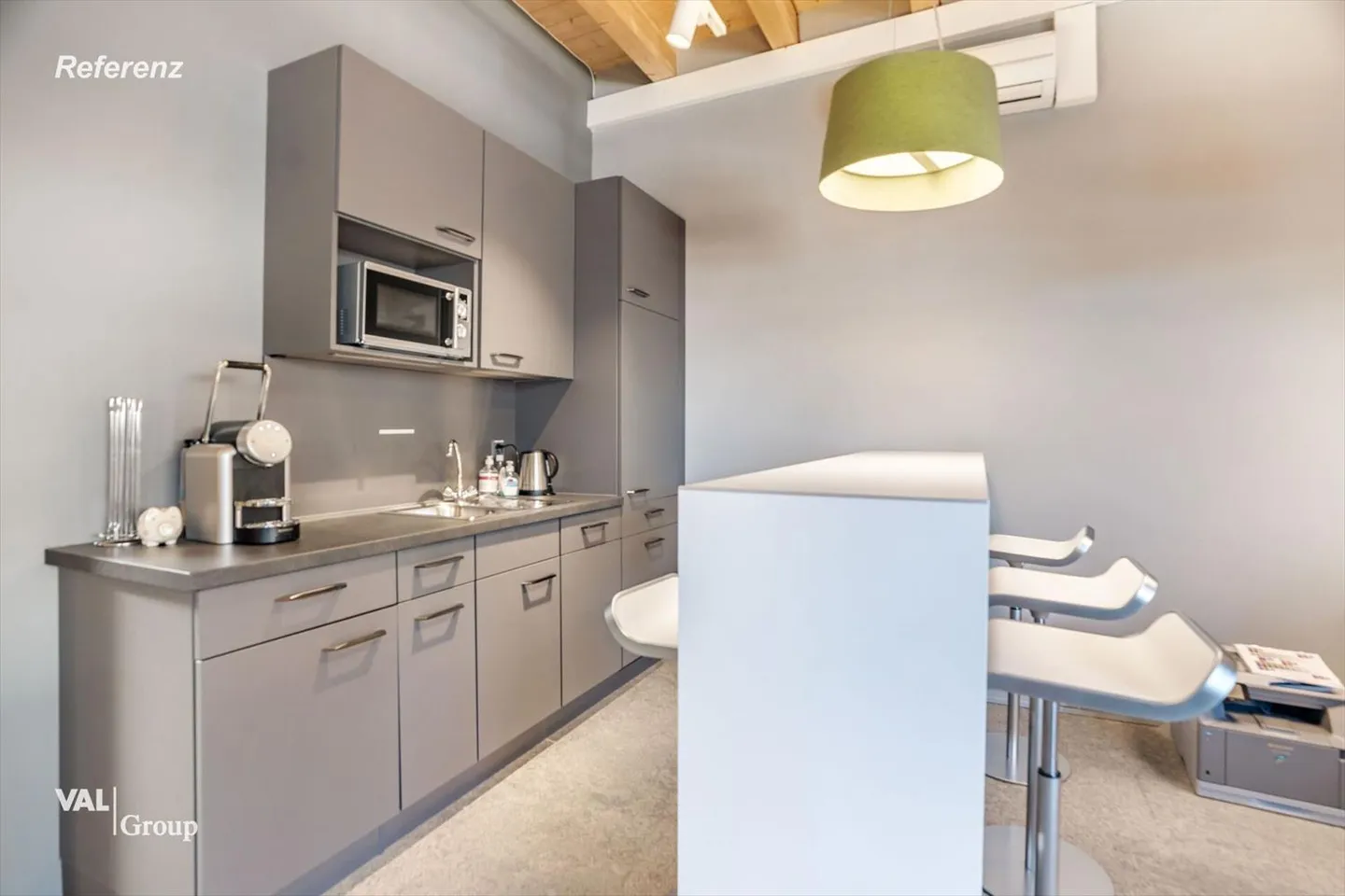 Moderna sala commerciale per utilizzo diversificato in posizione privilegiata in affitto - Foto 2 di 12