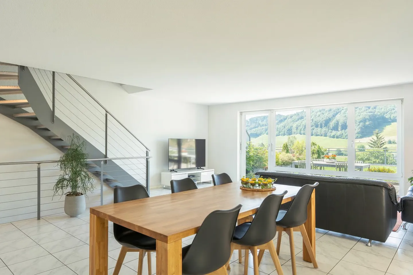 Sunny Side with Alpine View: Your New Home in an Absolutely Prime Location - Photo 8 of 11