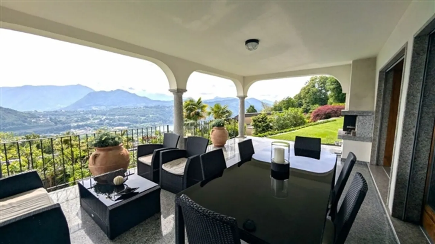 Élégance et intimité à quelques minutes de Lugano - Villa avec terrasse panoramique - Photo 3 sur 19