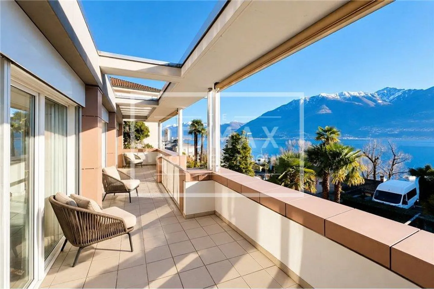 Spacious 5.5-room apartment with lake view - Photo 1 of 11
