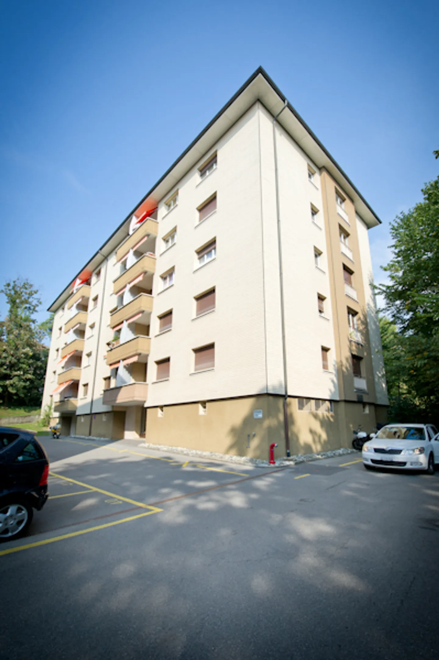 Charming Apartment Near Lake - Photo 2 of 2