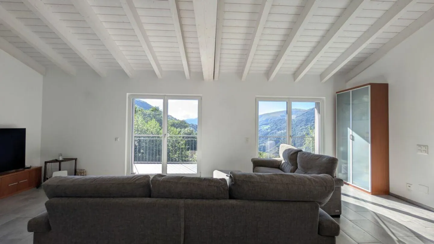 Prestige House and Nature in Perfect Harmony - The Residence that Combines Elegance and Tranquility - Photo 5 of 19