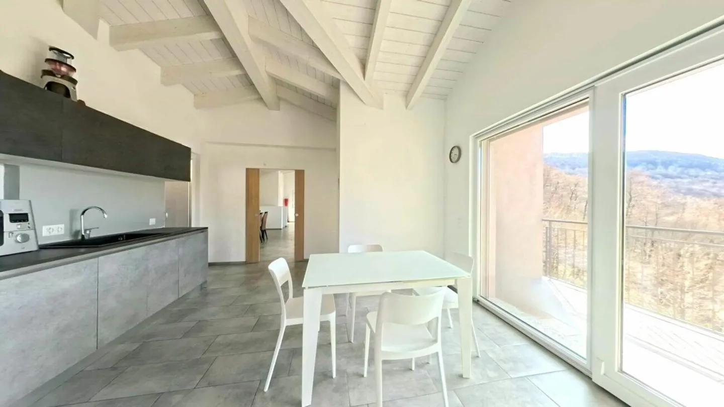Prestige House and Nature in Perfect Harmony - The Residence that Combines Elegance and Tranquility - Photo 10 of 19