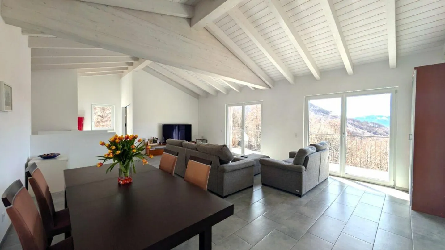 Prestige House and Nature in Perfect Harmony - The Residence that Combines Elegance and Tranquility - Photo 7 of 19