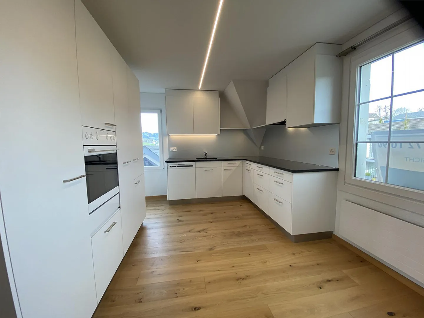 renovierte Dachwohnung an schöner Aussichtslage - Foto 1 von 11