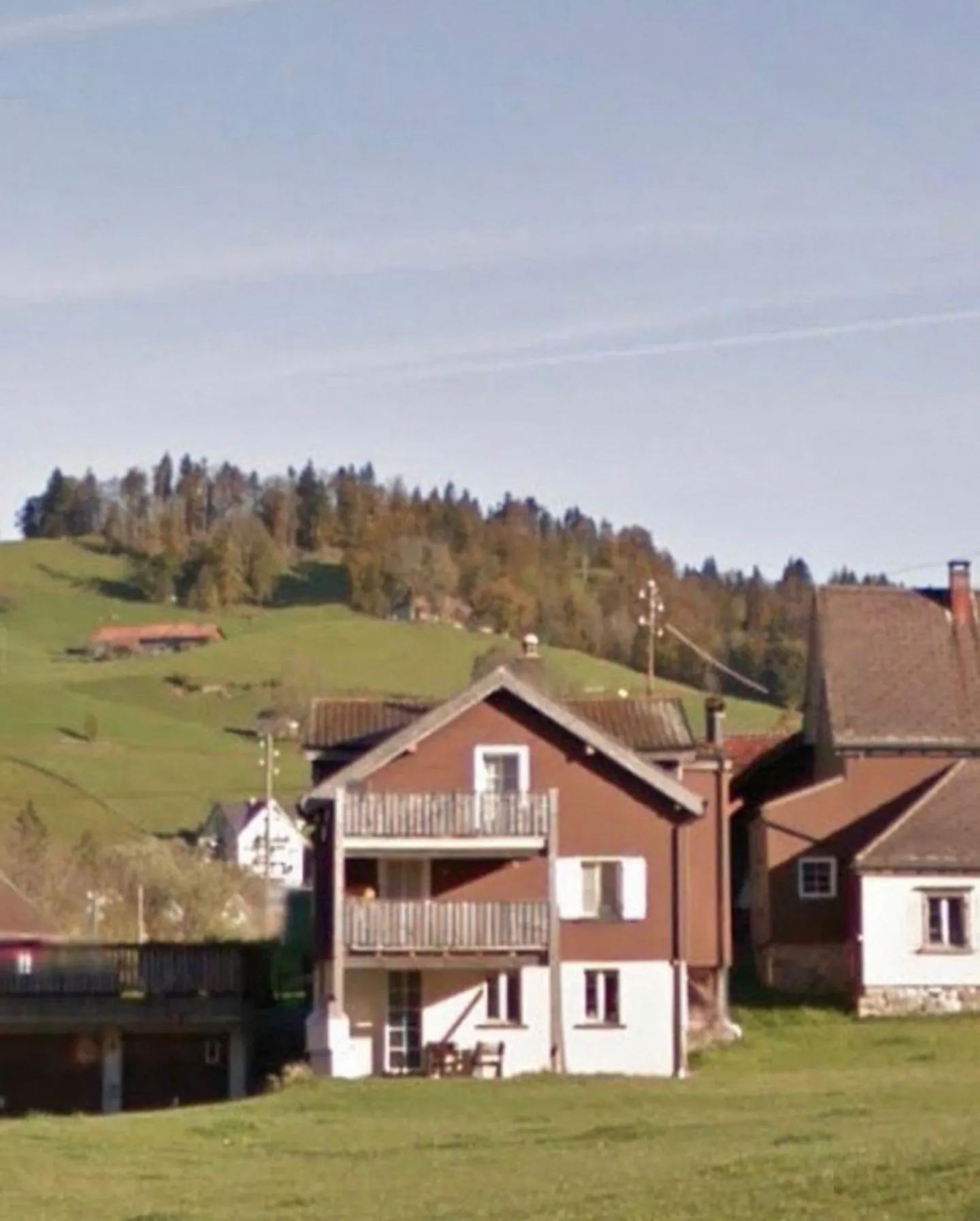 Grande appartement de 3,5 pièces avec balcon dans un environnement verdoyant - Photo 1 sur 15