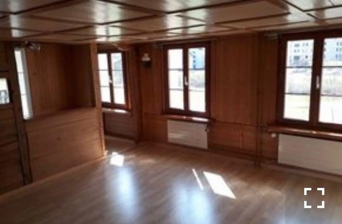 Grande appartement de 3,5 pièces avec balcon dans un environnement verdoyant - Photo 3 sur 15