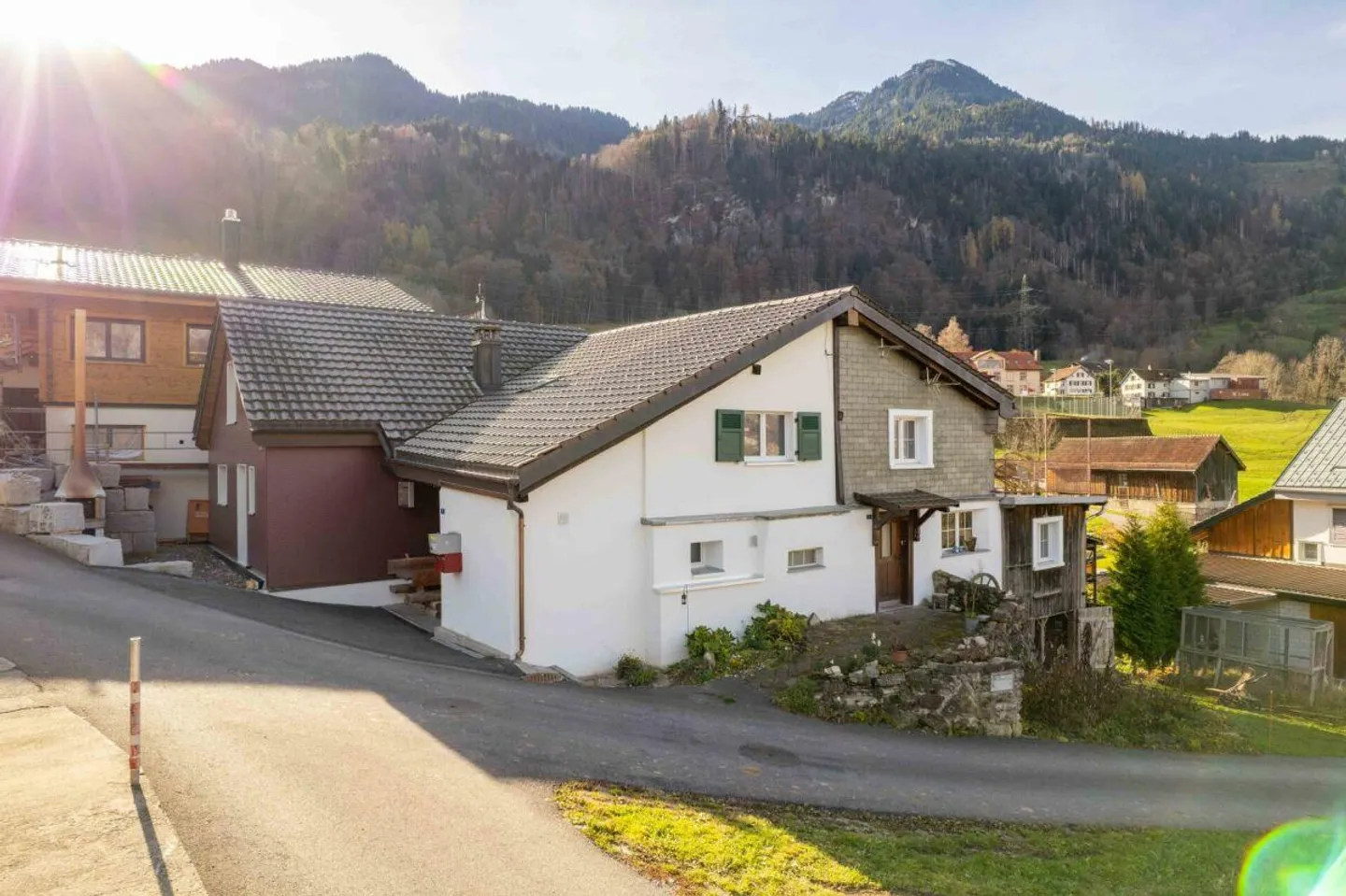 Maison de 5,5 pièces partiellement rénovée à vendre - Photo 1 sur 25