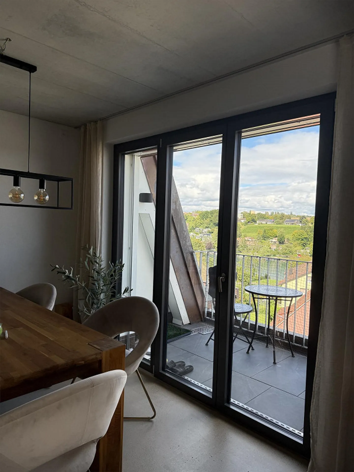 Top Moderne 4.5 Zimmer-Wohnung mit Rhein- + Weitsicht - Foto 5 von 11