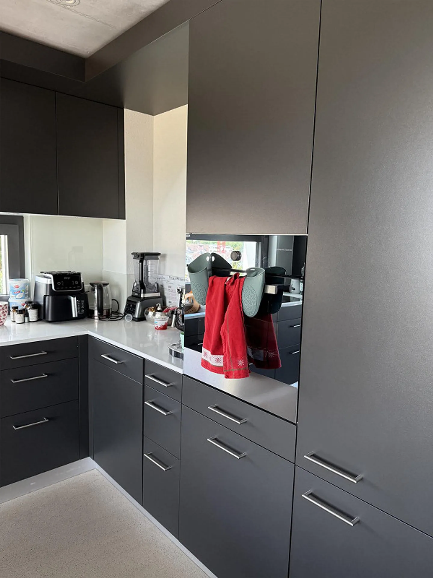 Top Moderne 4.5 Zimmer-Wohnung mit Rhein- + Weitsicht - Foto 4 von 11
