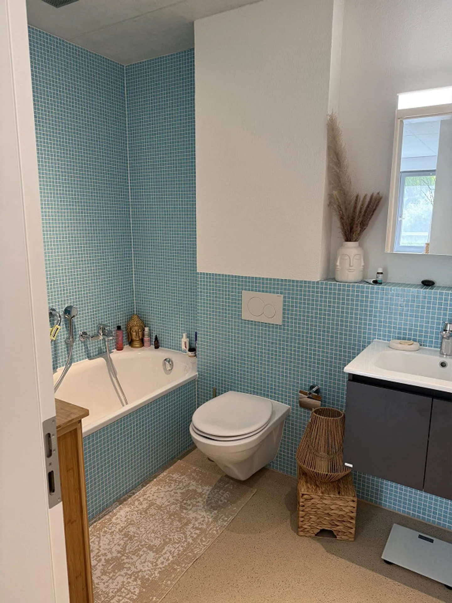 Top Moderne 4.5 Zimmer-Wohnung mit Rhein- + Weitsicht - Foto 8 von 11