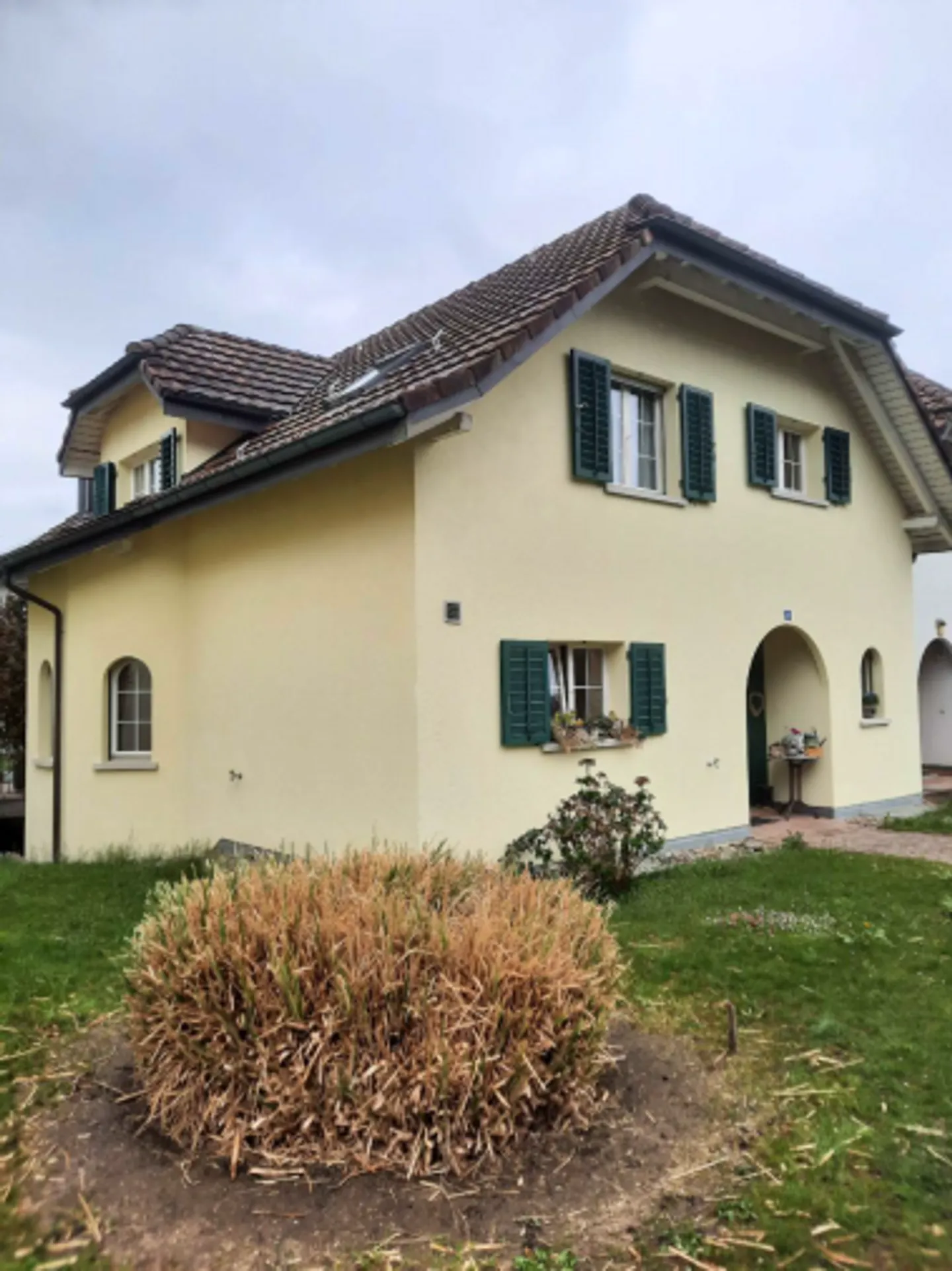Charming Single-Family Home in Unterlunkhofen – Idyllic Living with Great Potential - Photo 1 of 11