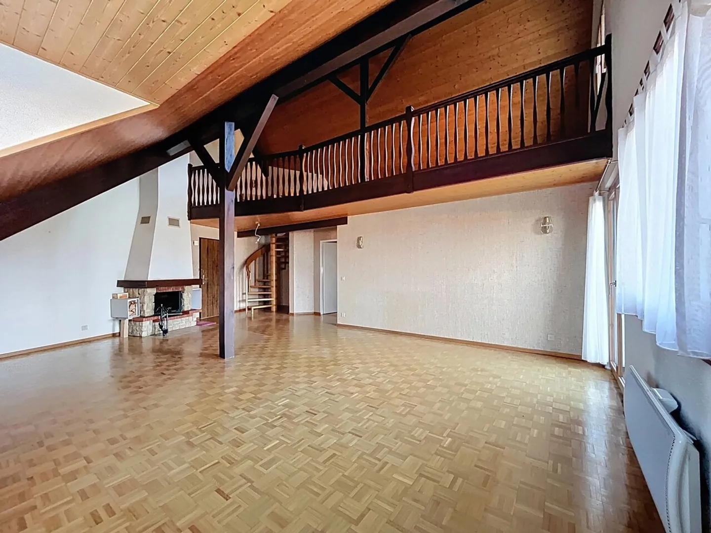 Attic duplex with beautiful volumes - Photo 1 of 10