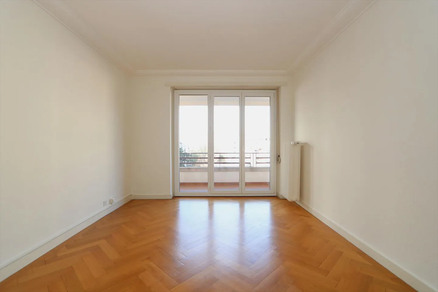 2.5-room apartment with balcony in Champel - Photo 2 of 9