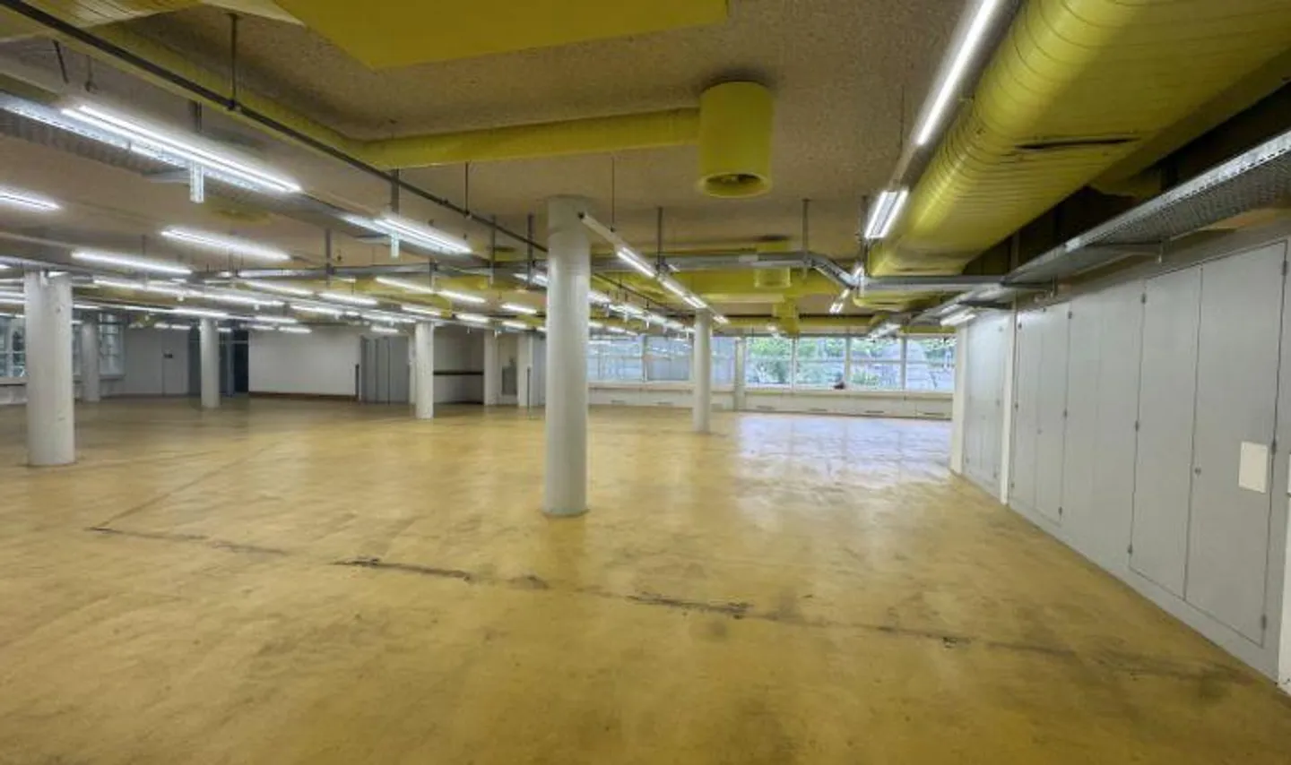 Versatile Commercial Space in Solothurn - Photo 3 of 9