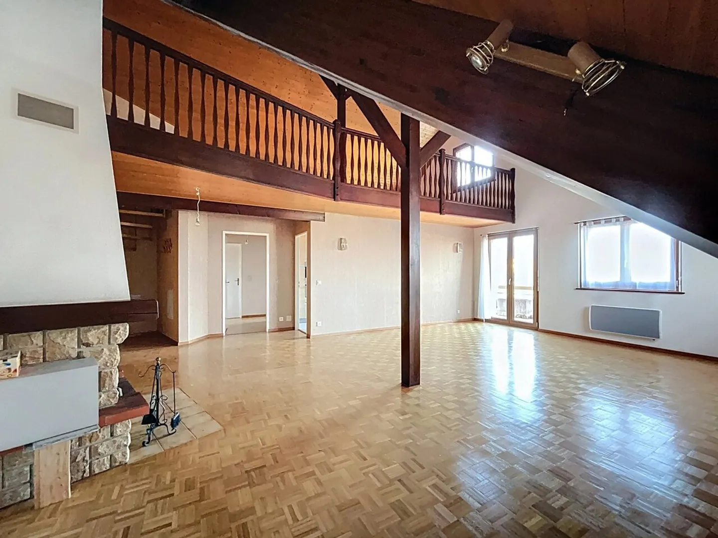 Attic duplex with beautiful volumes - Photo 2 of 10