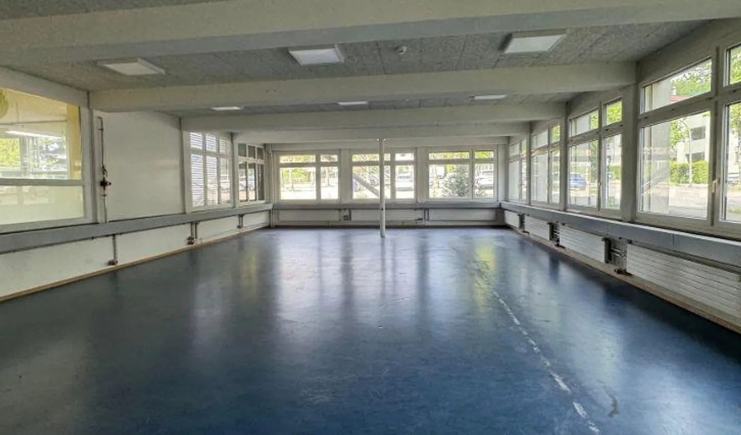 Versatile Commercial Space in Solothurn - Photo 6 of 9