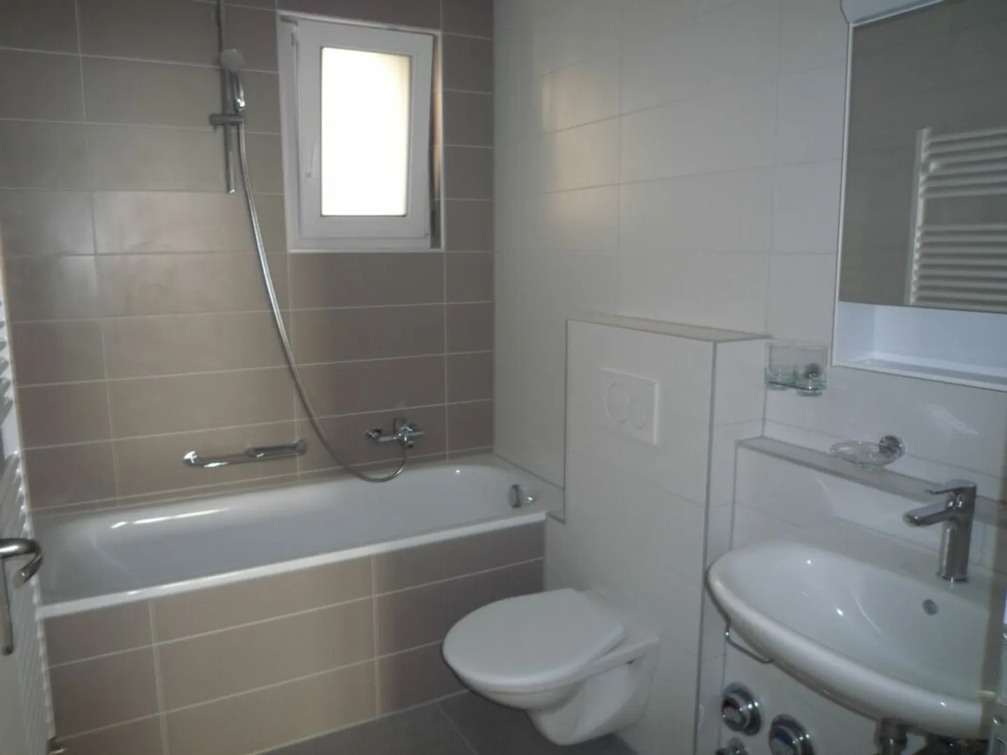 Beautiful 3-room apartment with lake view - Photo 2 of 9