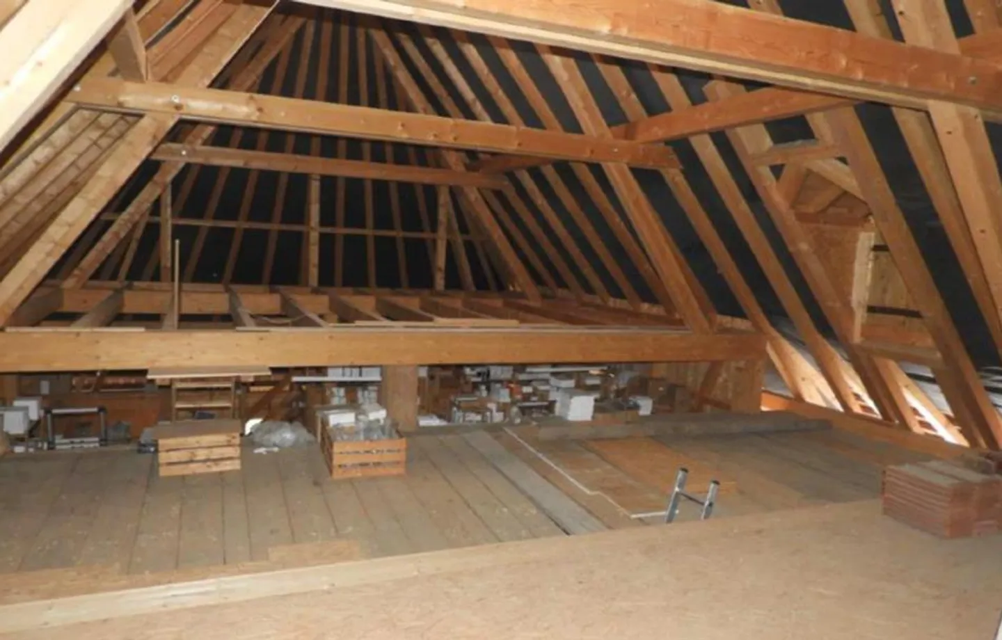 Casa colonica di 5,5 stanze con grande potenziale di sviluppo nell'idilliaco Lotzwil - Foto 9 di 10