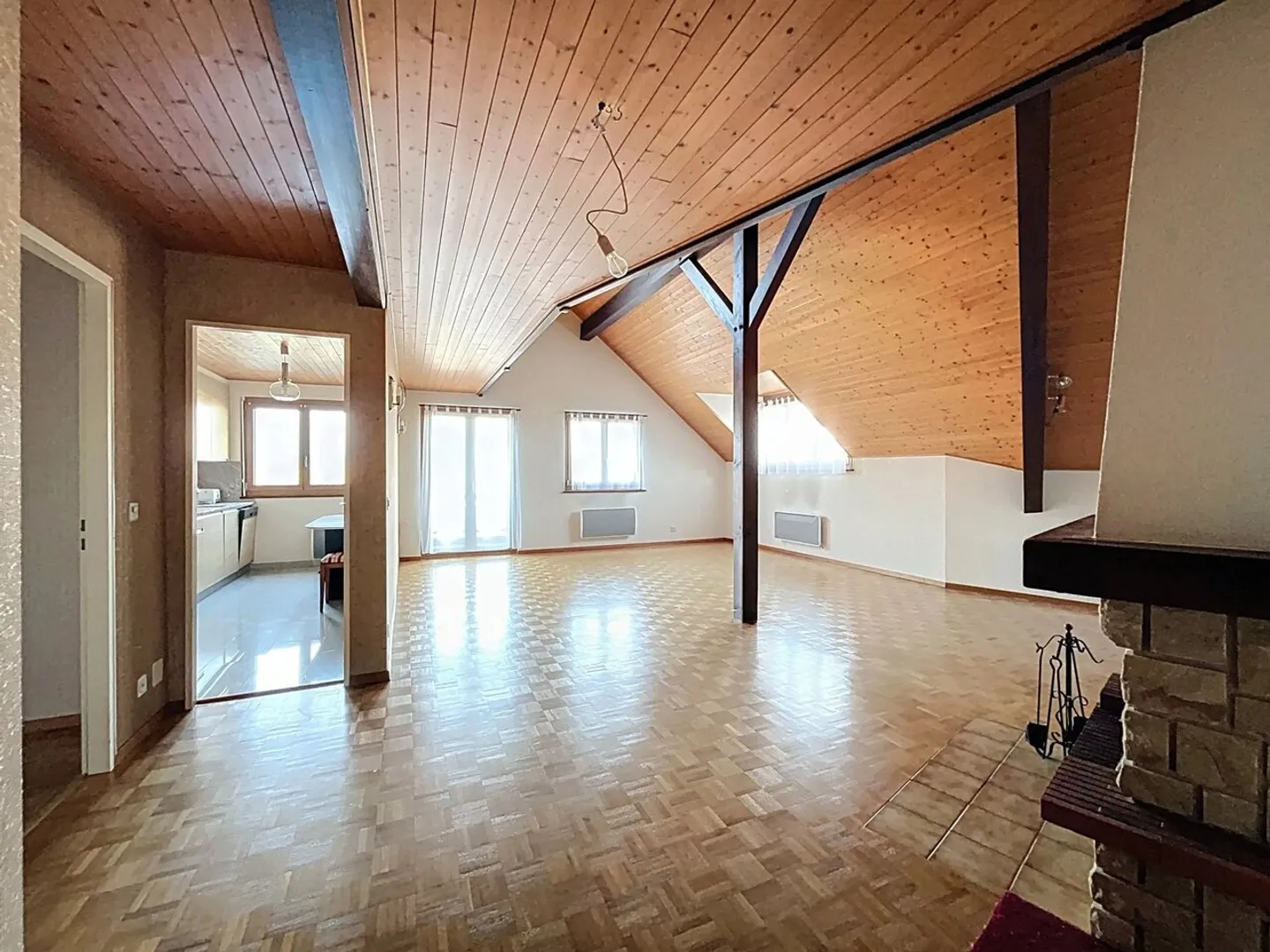 Attic duplex with beautiful volumes - Photo 4 of 10