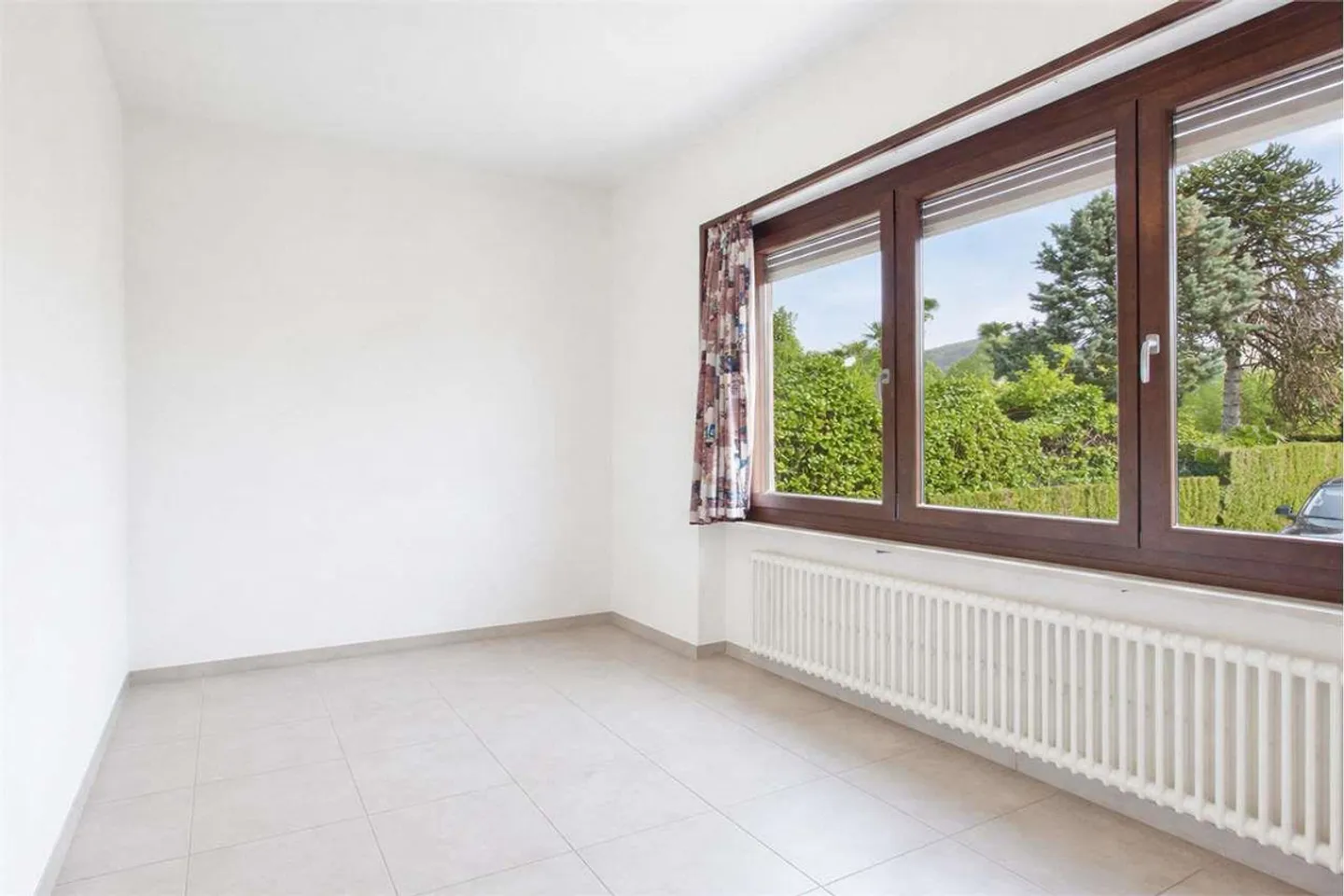 Caslano: Spacious 4.5 Room House with Garden - Photo 9 of 13