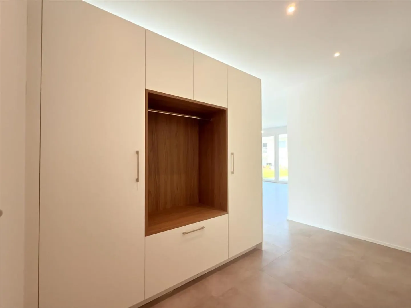 Row house for sale - Photo 4 of 13