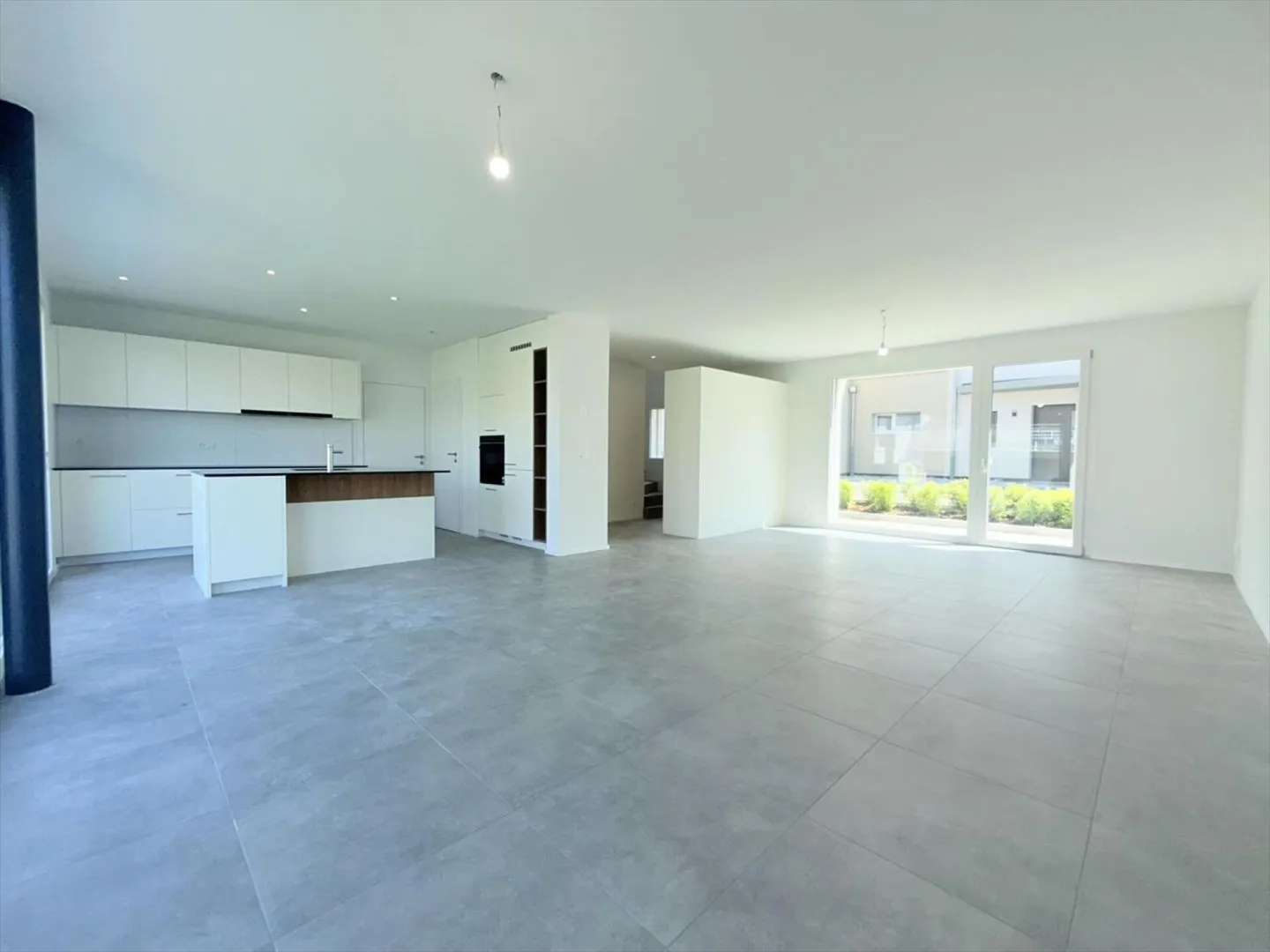 Row house for sale - Photo 5 of 13