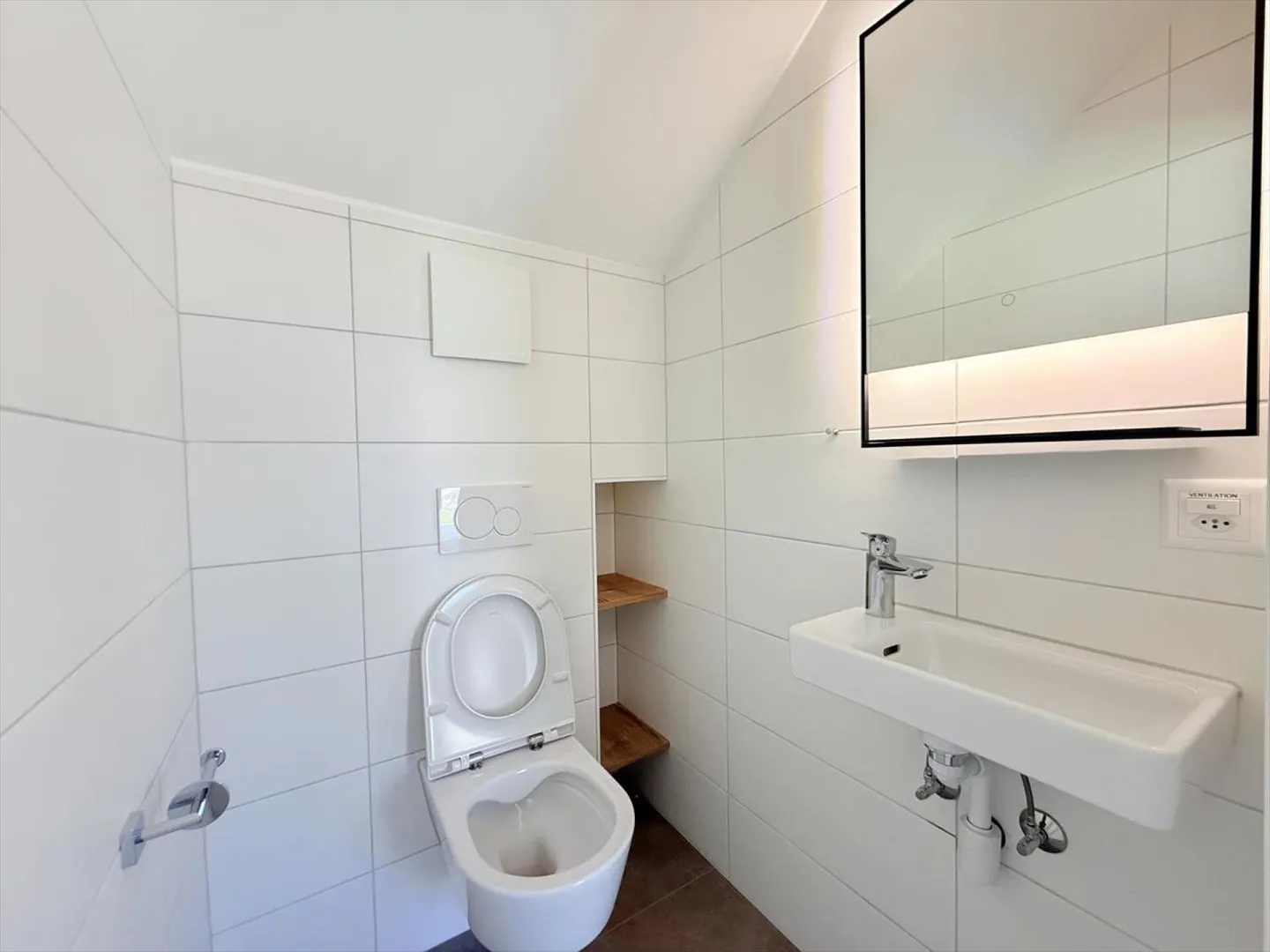 Row house for sale - Photo 9 of 13