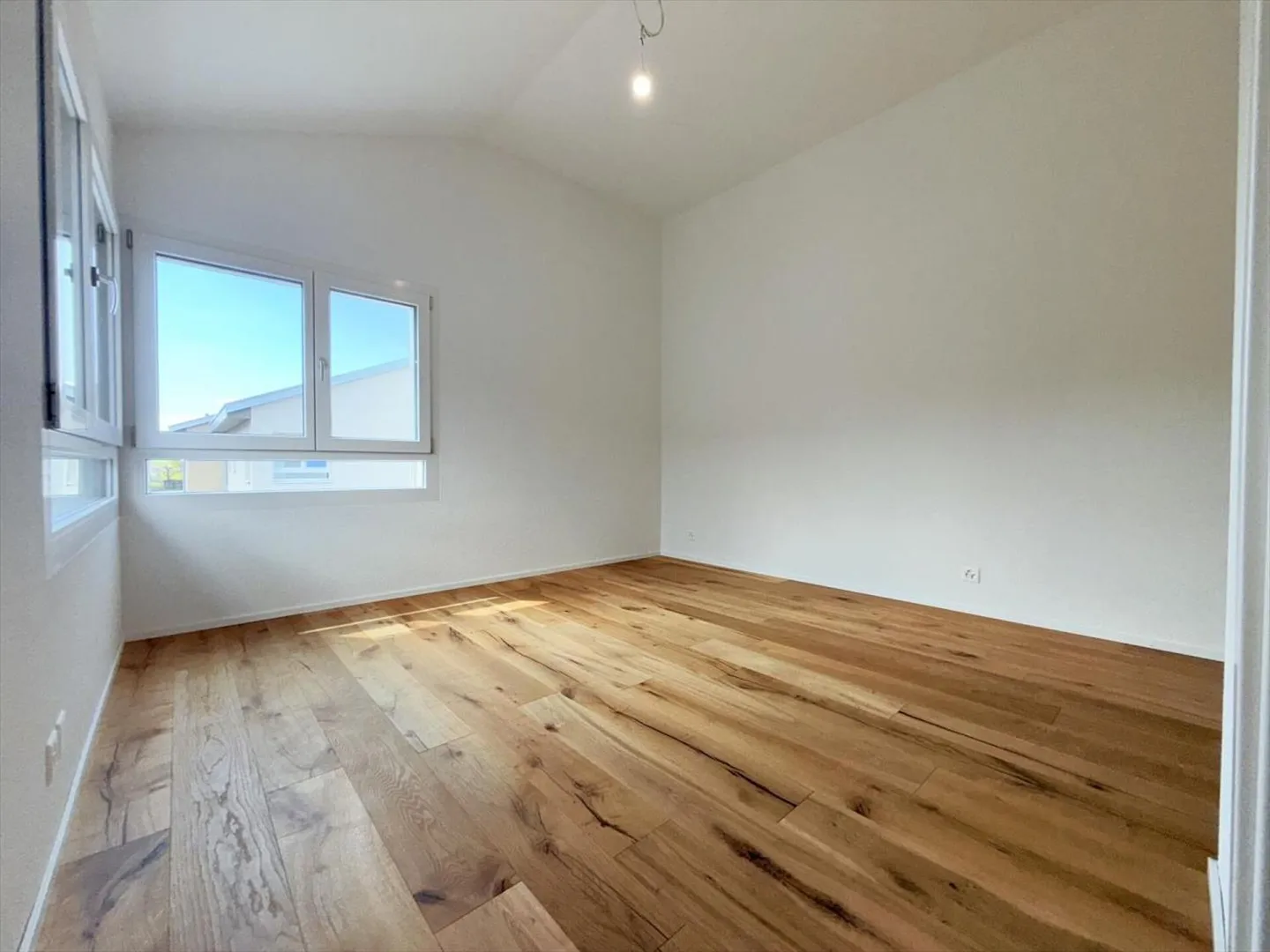 Row house for sale - Photo 11 of 13