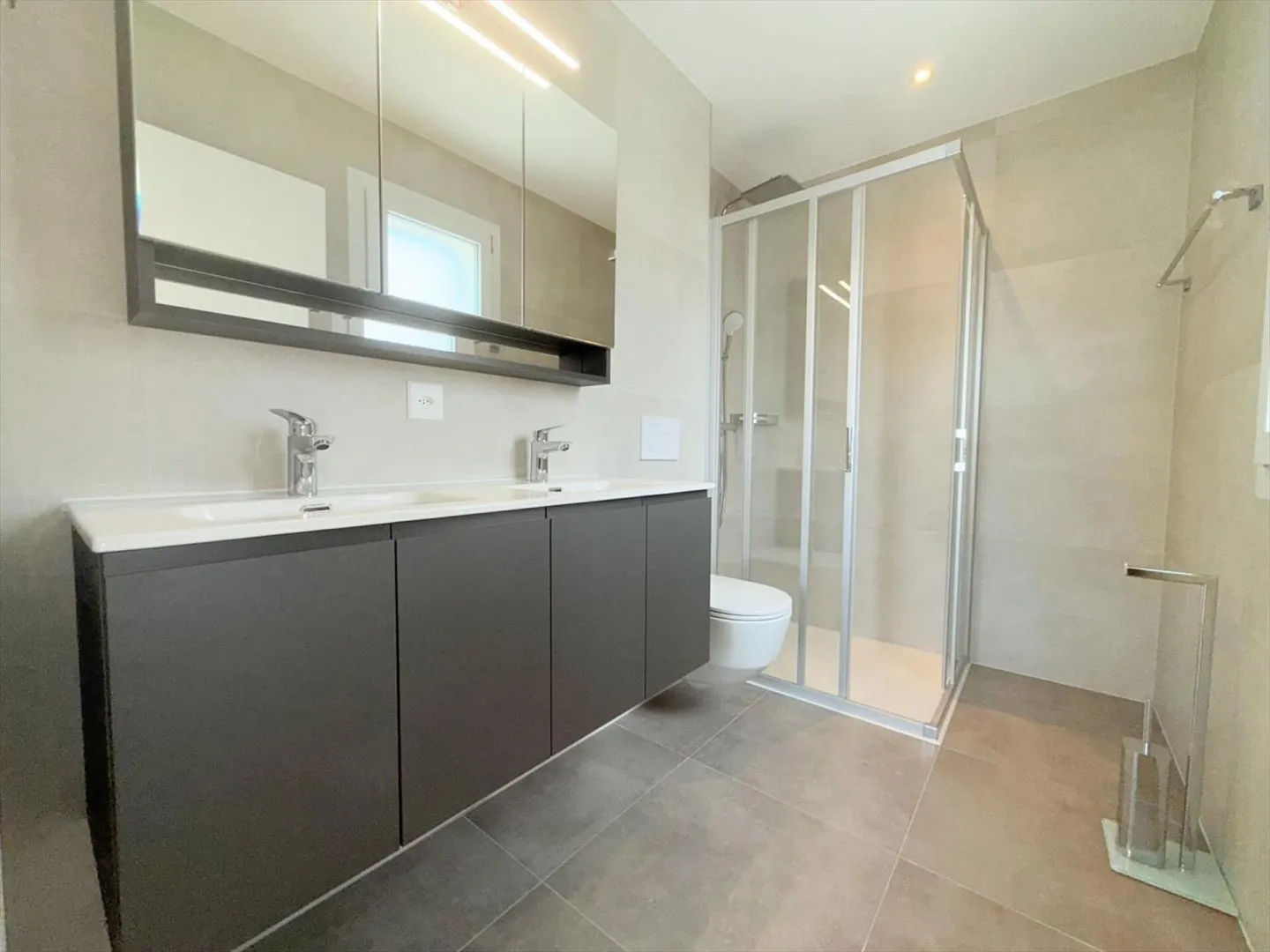 Row house for sale - Photo 12 of 13