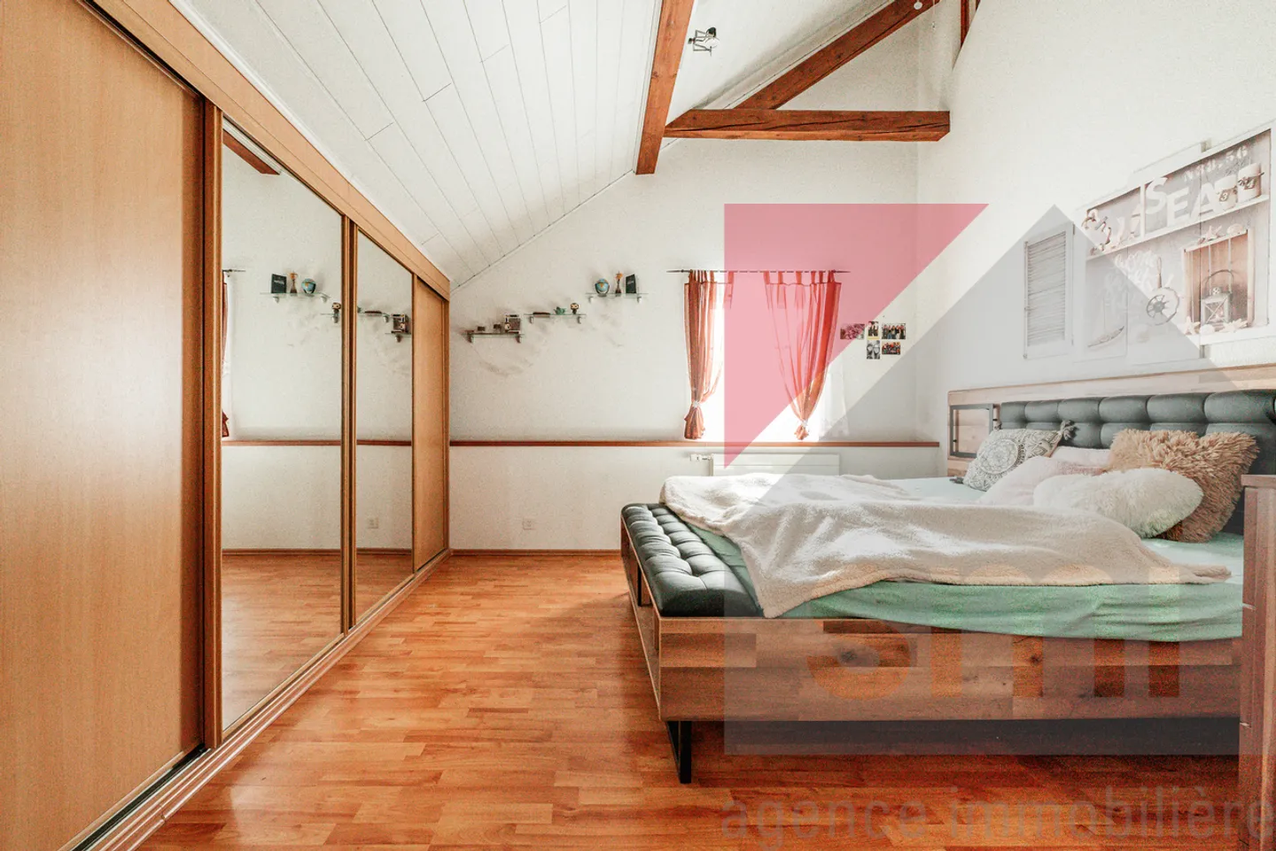 Small building with three renovated apartments and rental yield - Photo 8 of 23