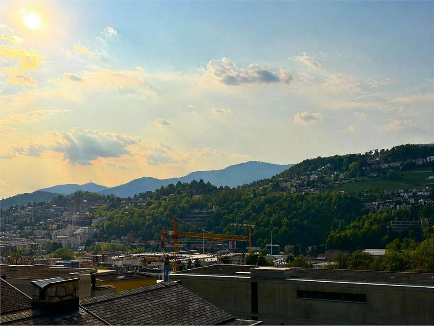 Comfortable and Spacious Apartment with Terrace and View - Photo 2 of 13