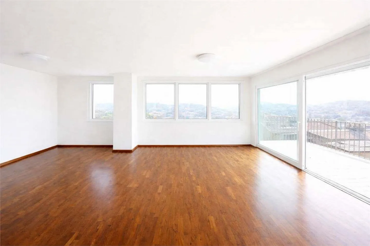 Comfortable and Spacious Apartment with Terrace and View - Photo 3 of 13