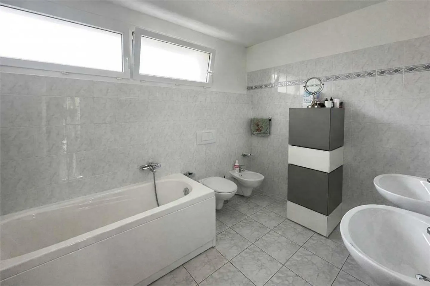 Comfortable and Spacious Apartment with Terrace and View - Photo 7 of 13